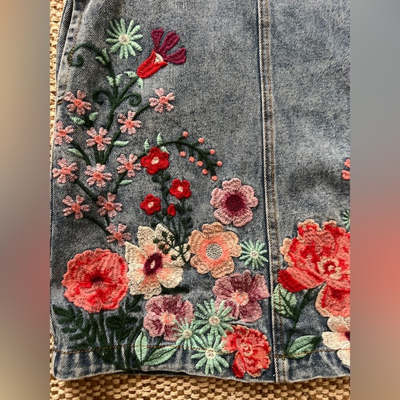 Glamorous Mini Pinafore Dress With Floral Embroidery In Denim - Picture 6 of 7